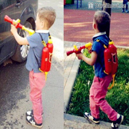 Hasičský zásobník na vodu s vodní pistolí ve tvaru