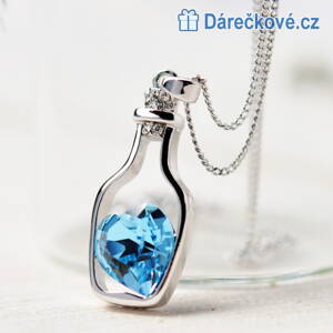 Krásný přívěšek ve tvaru láhve s modrým srdíčkem a řetízkem